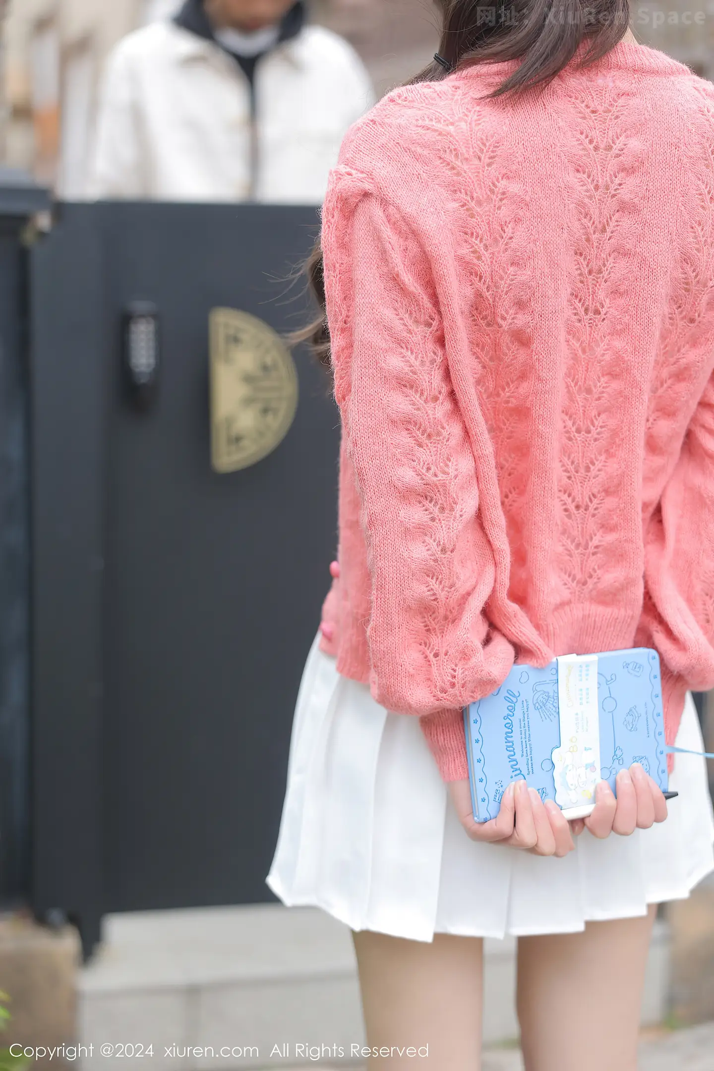 图片[5]-[XiuRen秀人网]VOL.8241 模特桃妖夭外拍场景性感粉色服饰露粉色内衣秀曼妙身姿诱惑写真103P-秀人网官方网站